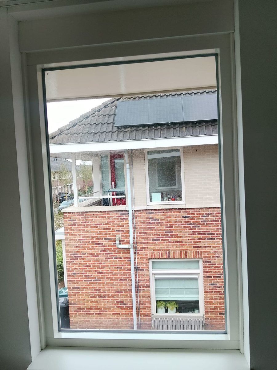 Geschilderd raamkozijn binnen
